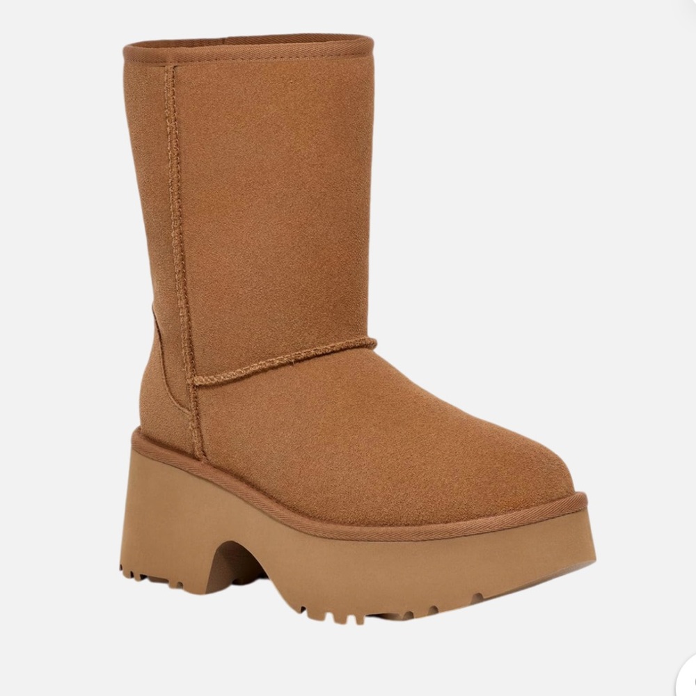 New UGG
Womens Classic Short New Heights Boots - Chestnut